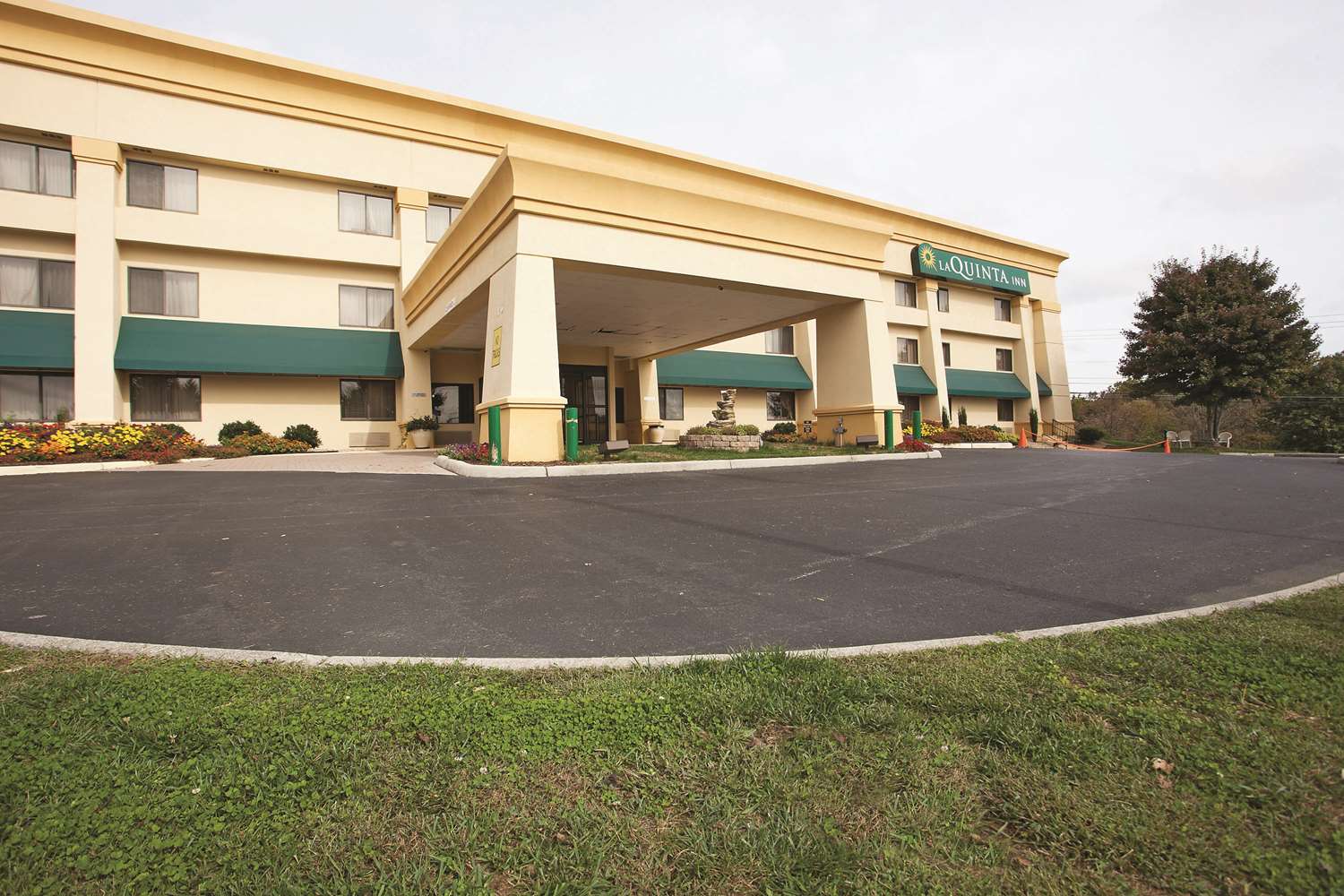 Pet Friendly La Quinta Inn Roanoke Salem in Salem, Virginia