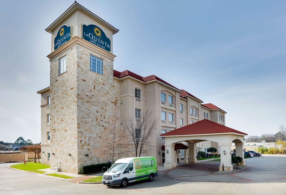 Pet Friendly La Quinta Inn & Suites DFW Airport West - Euless in Euless, Texas