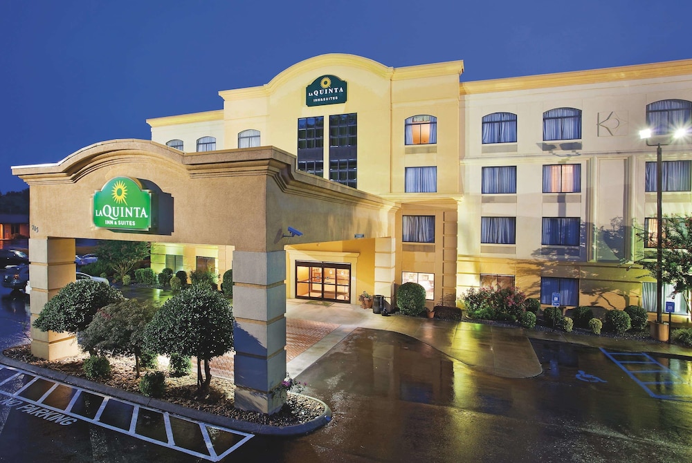 Pet Friendly La Quinta Inn & Suites Dalton in Dalton, Georgia