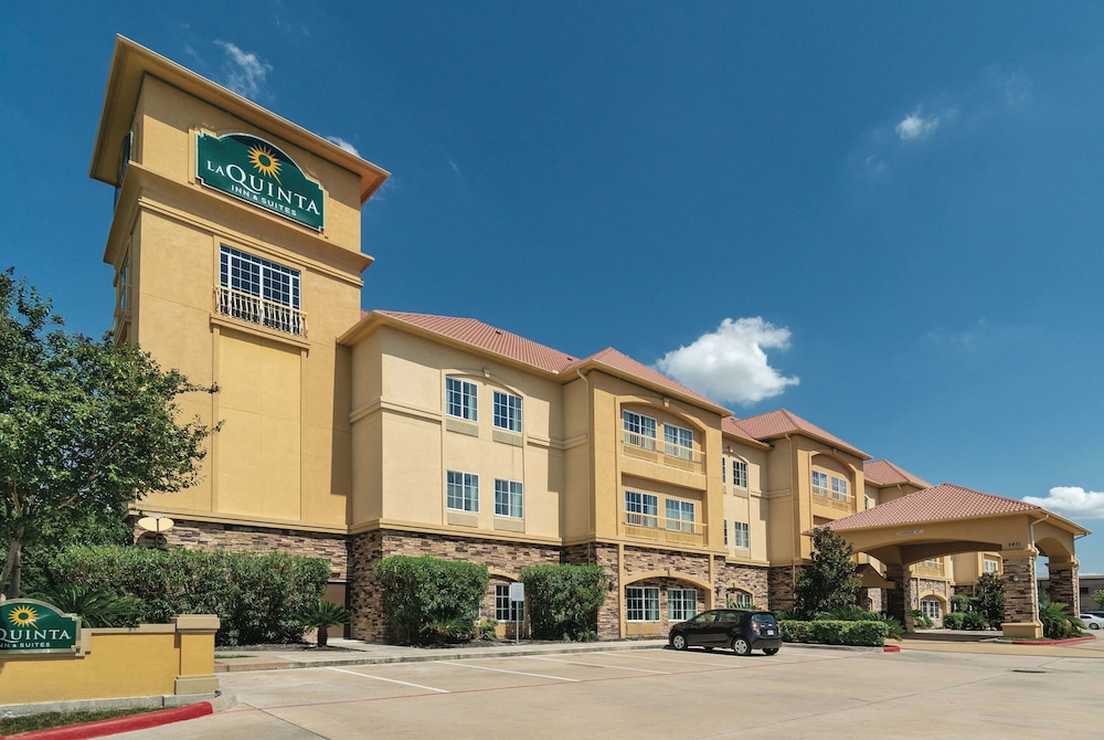 Pet Friendly La Quinta Inn & Suites Houston Energy Corridor in Houston, Texas