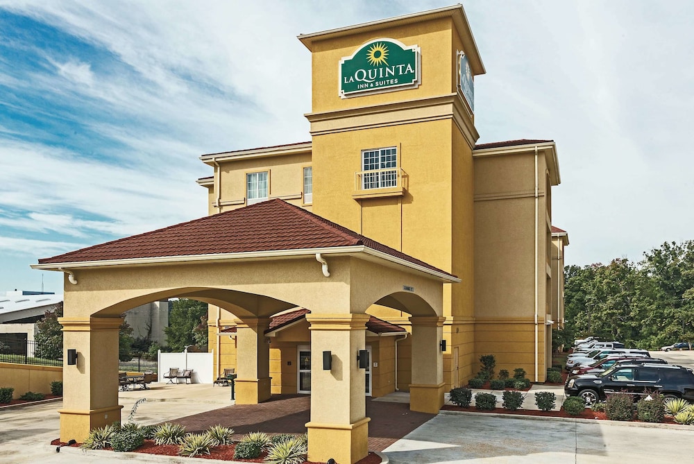 Pet Friendly La Quinta Inn & Suites Tupelo in Tupelo, Mississippi