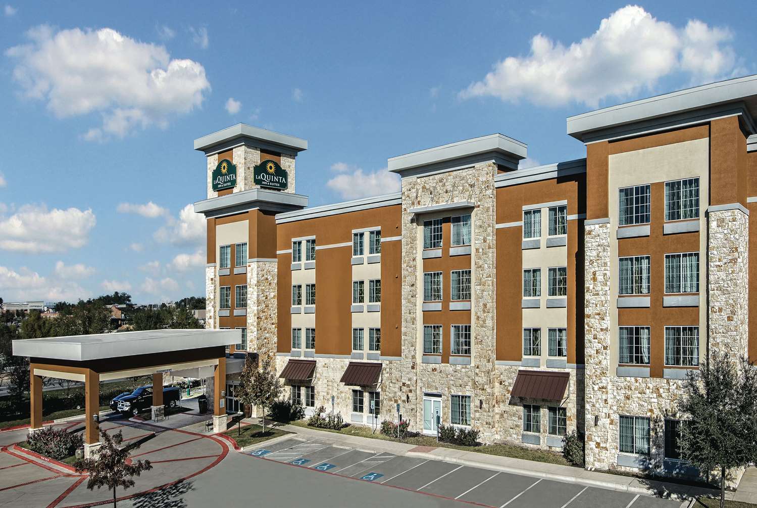 Pet Friendly La Quinta Inn & Suites Austin - Cedar Park in Cedar Park, Texas