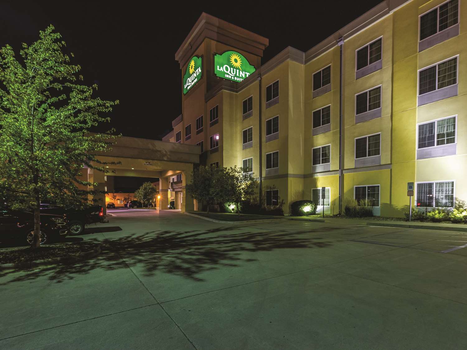 Pet Friendly La Quinta Inn & Suites Fargo - Medical Center in Fargo, North Dakota