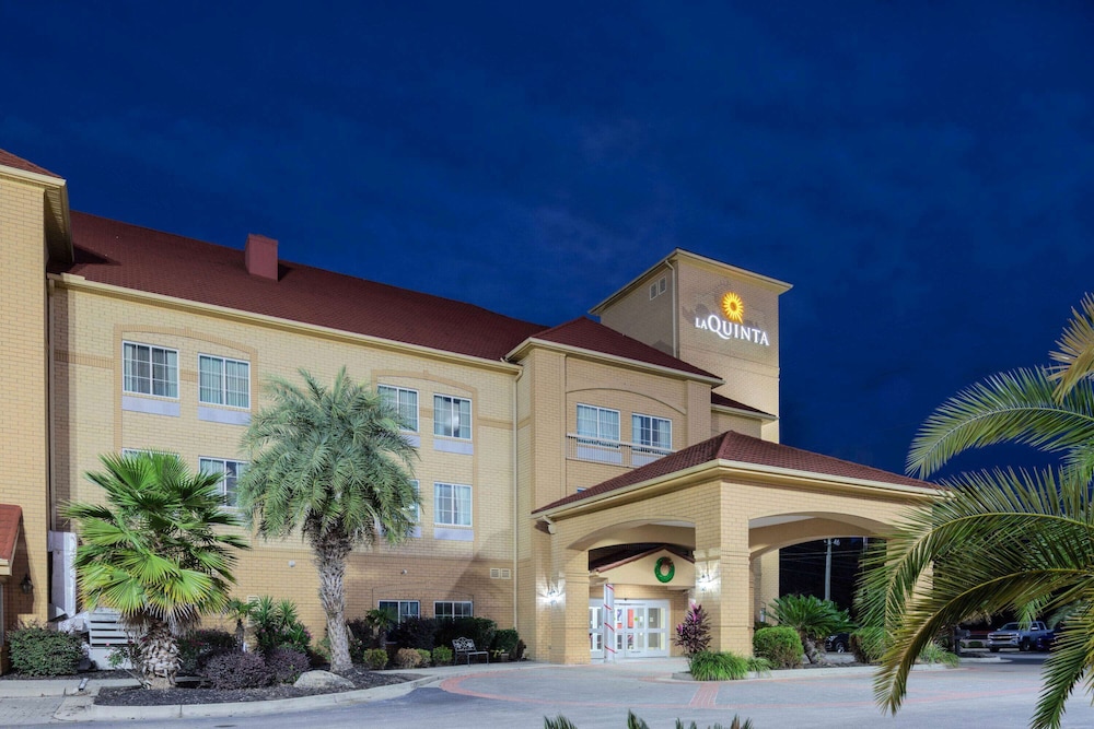 Pet Friendly La Quinta Inn & Suites Hinesville - Fort Stewart in Hinesville, Georgia