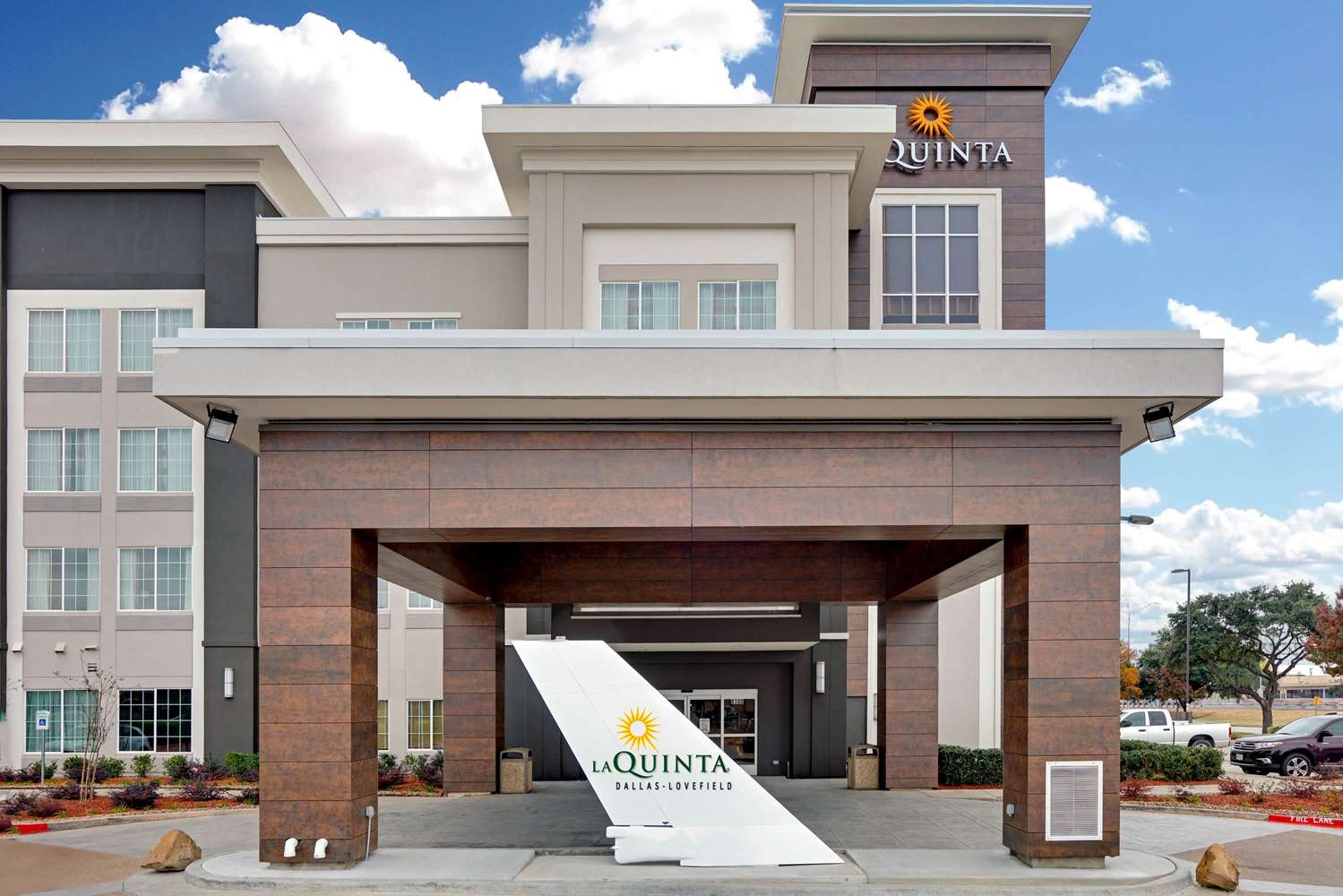 Pet Friendly La Quinta Inn & Suites Dallas Love Field in Dallas, Texas