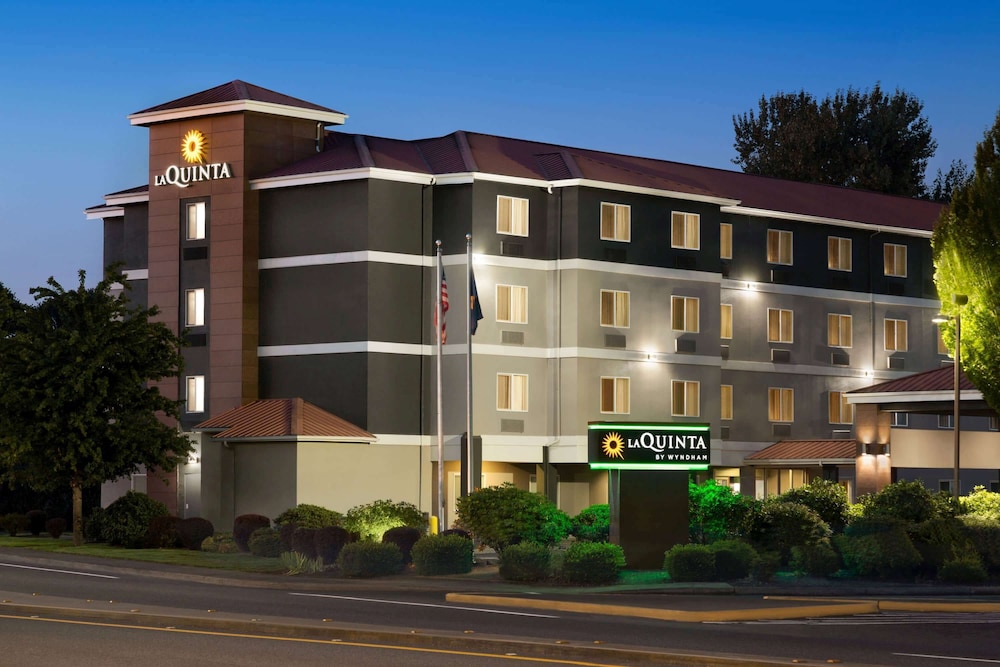 Pet Friendly La Quinta Inn & Suites Salem in Salem, Oregon