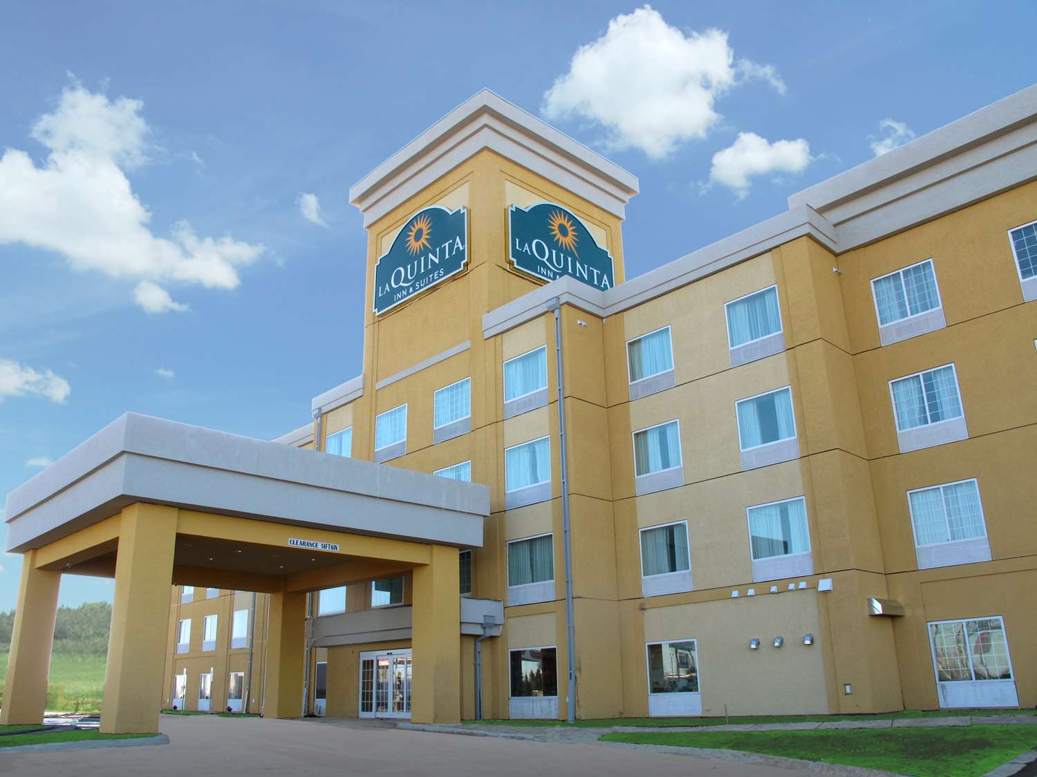 Pet Friendly La Quinta Inn & Suites Bismarck in Bismarck, North Dakota