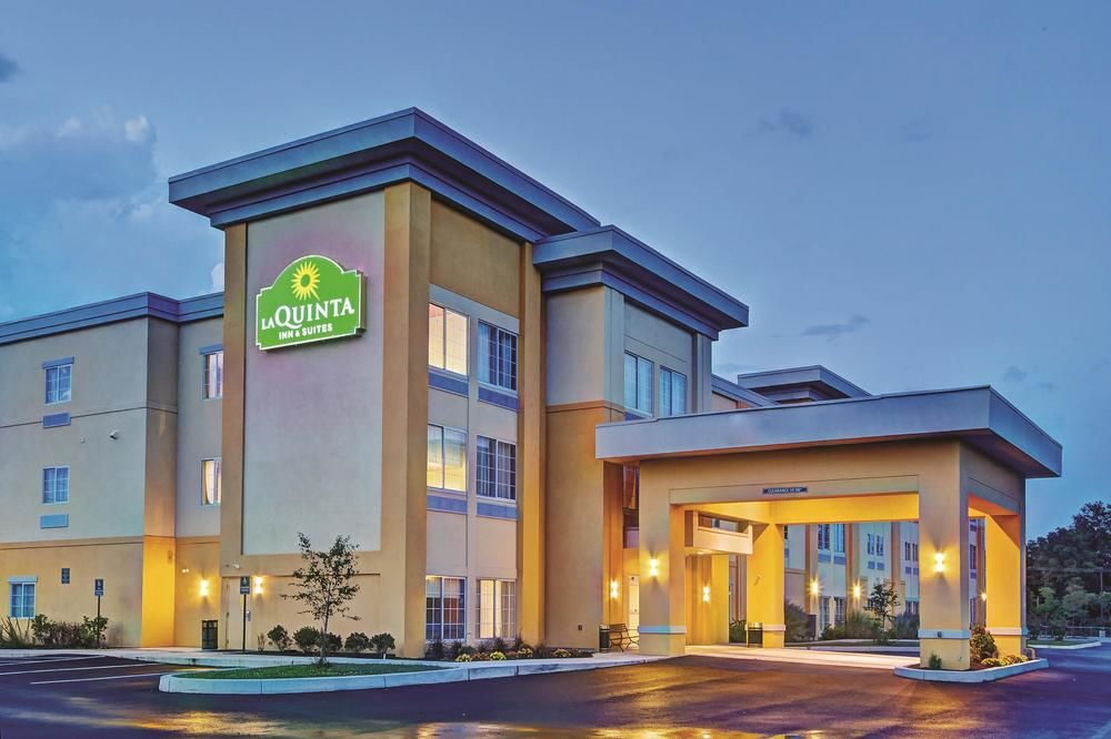 Pet Friendly La Quinta Inn & Suites Harrisburg-Hershey in Harrisburg, Pennsylvania