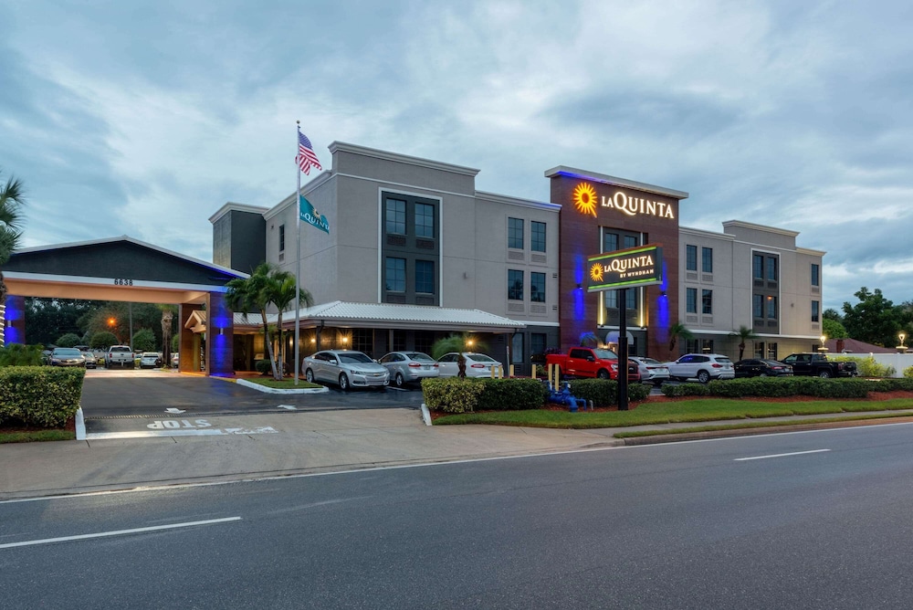 9 Best VERIFIED Pet Friendly Hotels in Saint Petersburg with Weight