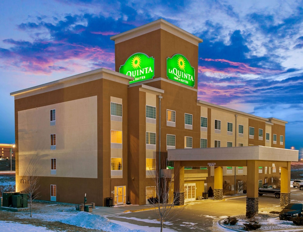 Pet Friendly La Quinta Inn & Suites Dickinson in Dickinson, North Dakota