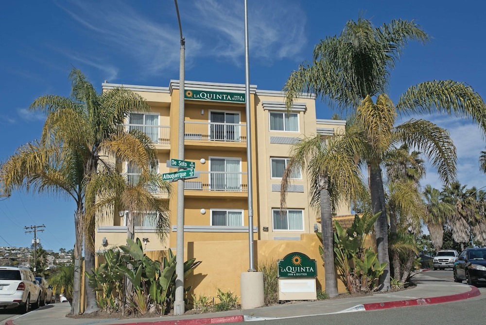 Pet Friendly La Quinta Inn & Suites San Diego Mission Bay in San Diego, California