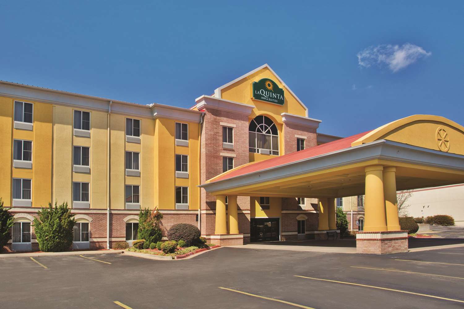 Pet Friendly La Quinta Inn & Suites Hot Springs in Hot Springs, Arkansas