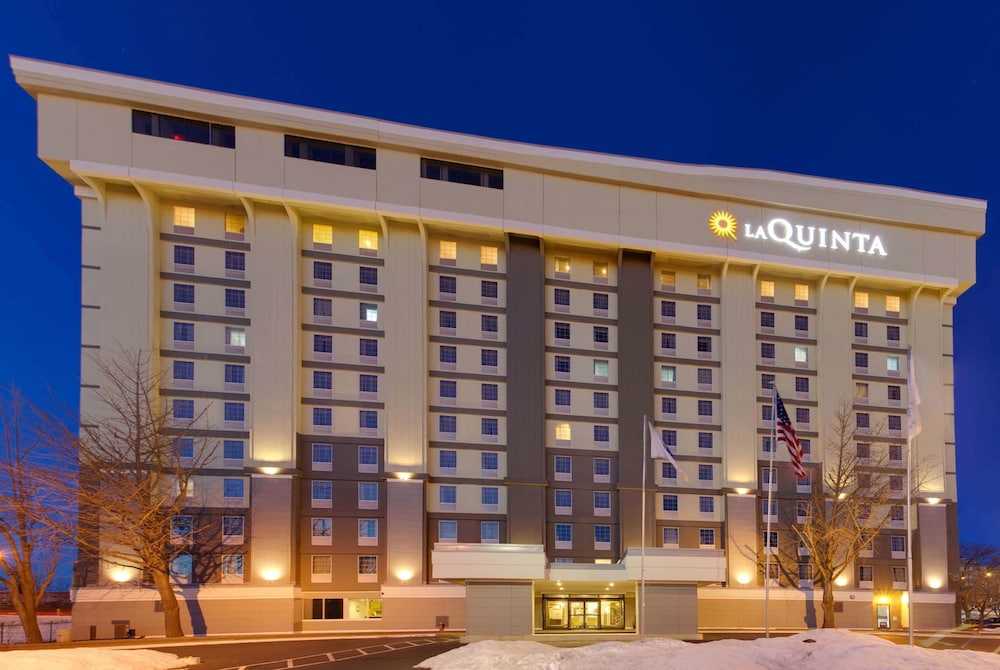 Pet Friendly La Quinta Inn & Suites Springfield in Springfield, Massachusetts