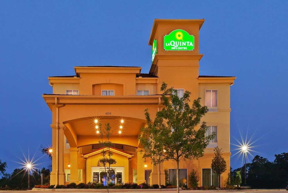 Pet Friendly La Quinta Inn & Suites Marshall in Marshall, Texas