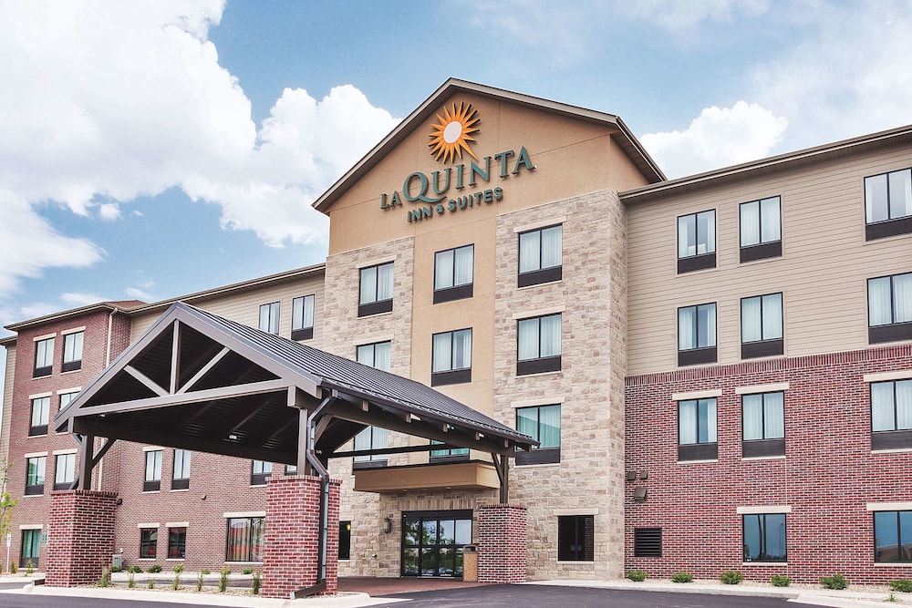 Pet Friendly La Quinta Inn & Suites Sioux Falls in Sioux Falls, South Dakota