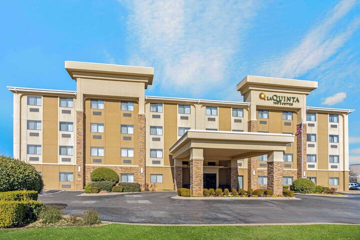 Pet Friendly La Quinta Inn & Suites Midwest City - Tinker AFB in Midwest City, Oklahoma