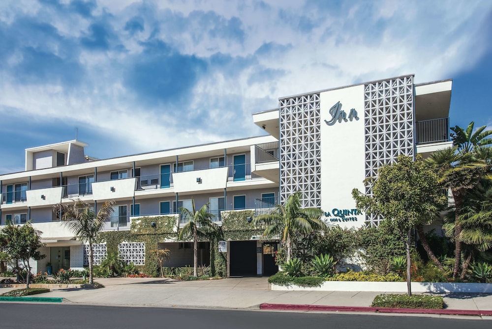 Pet Friendly La Quinta Inn & Suites Santa Barbara Downtown in Santa Barbara, California