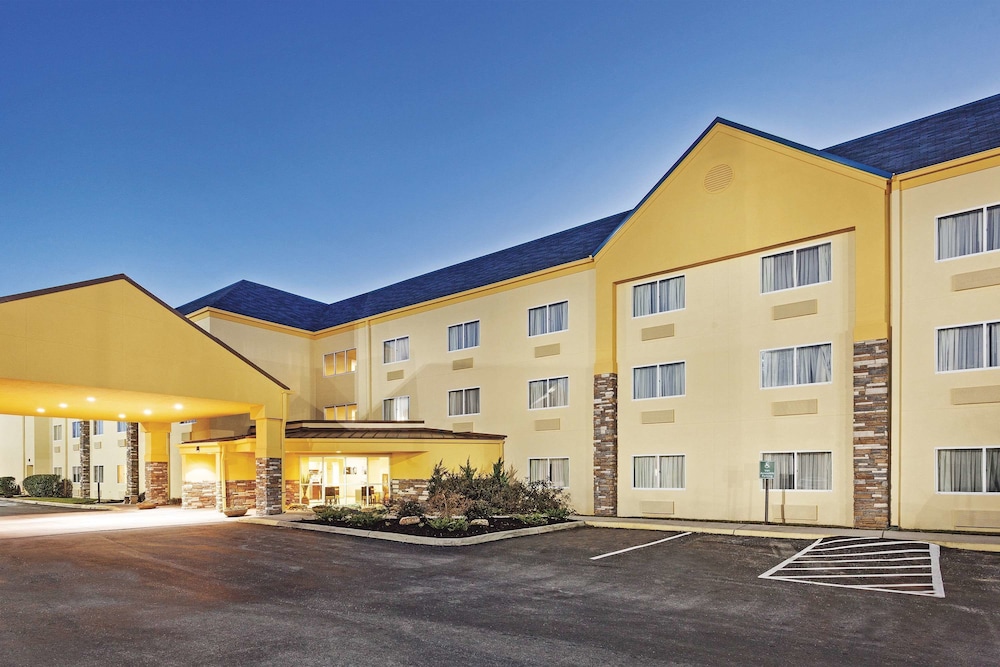 Pet Friendly La Quinta Inn & Suites Knoxville Airport in Alcoa, Tennessee