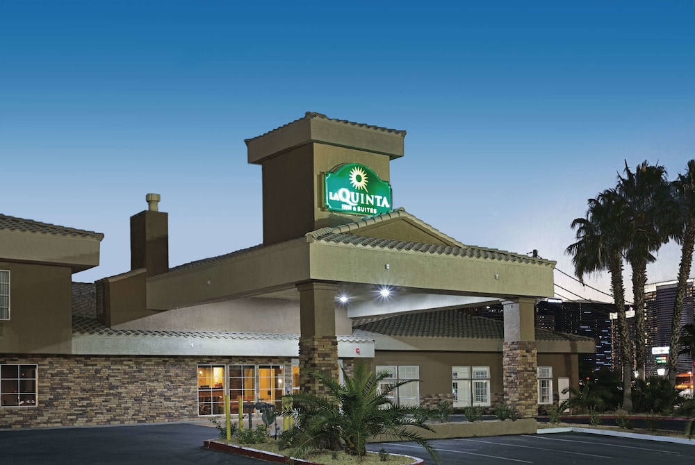 Pet Friendly La Quinta Inn & Suites Las Vegas Tropicana in Las Vegas, Nevada