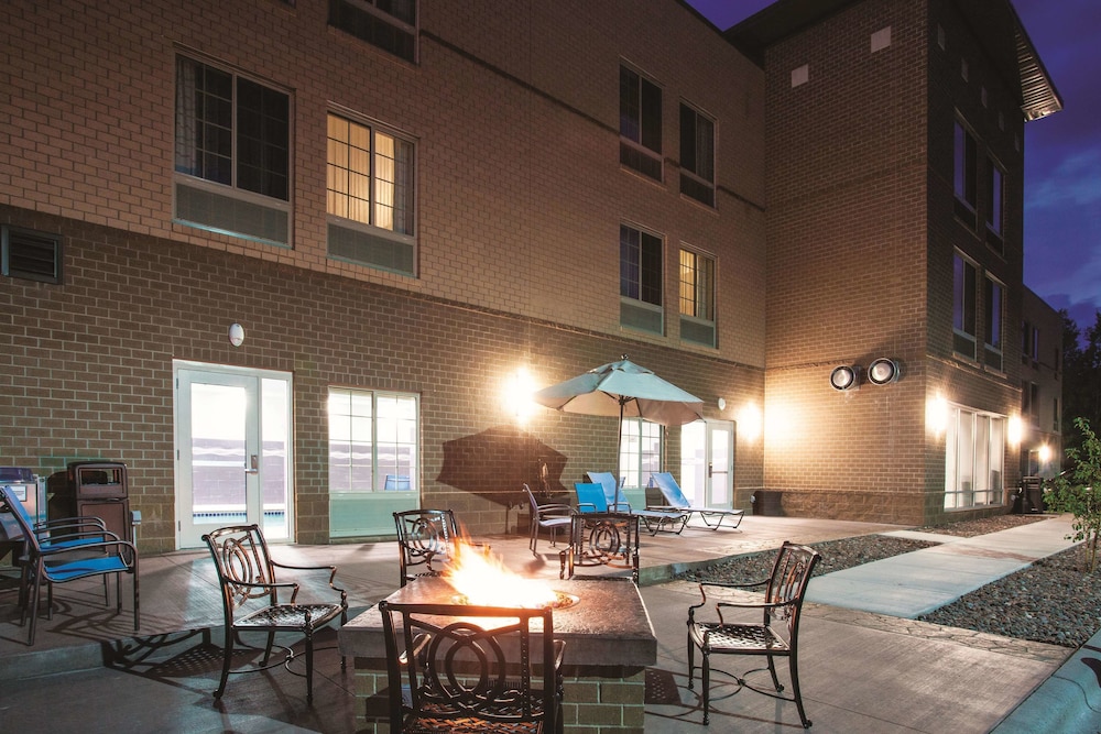 Pet Friendly La Quinta Inn & Suites Duluth in Duluth, Minnesota