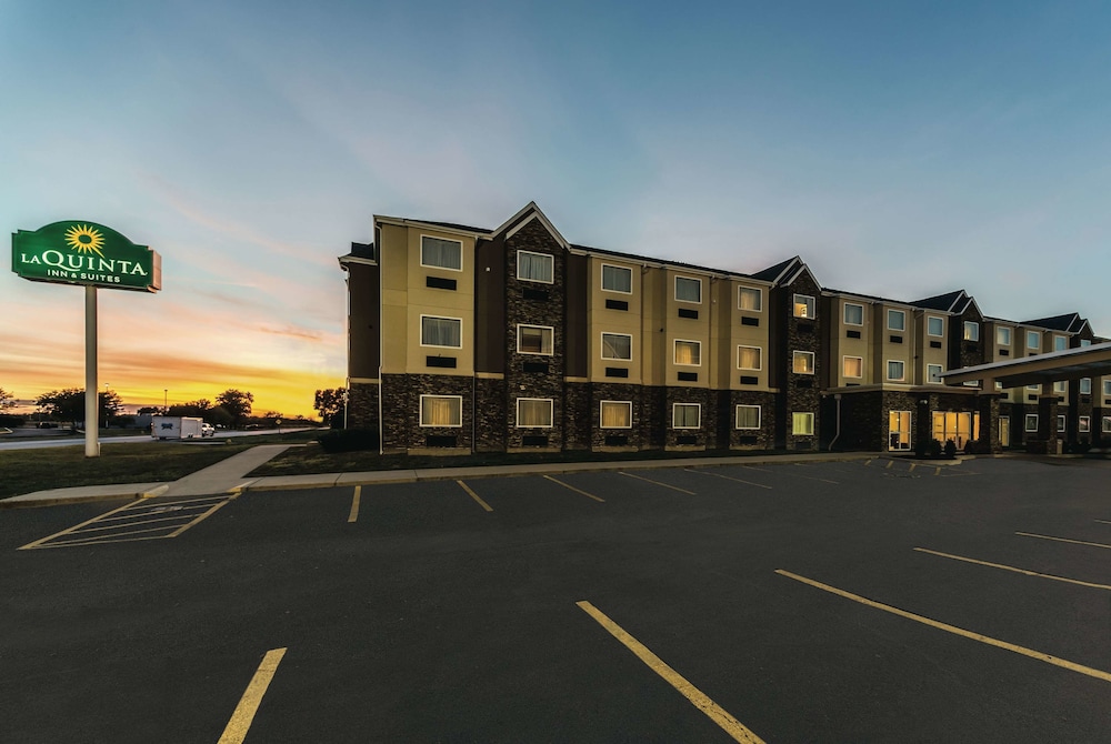 Pet Friendly La Quinta Inn & Suites Collinsville - St. Louis in Collinsville, Illinois