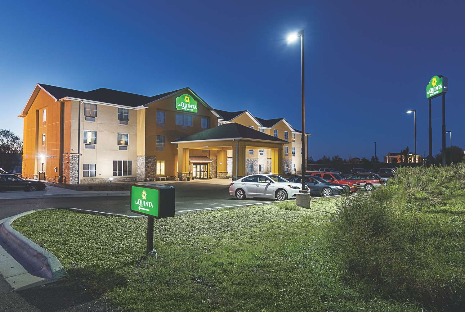 Pet Friendly La Quinta Inn & Suites Glendive in Glendive, Montana