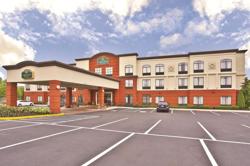 Pet Friendly La Quinta Inn & Suites Mt. Laurel - Philadelphia in Mount Laurel, New Jersey