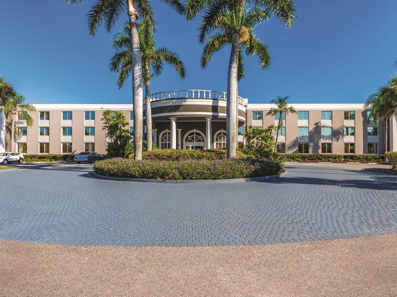 Pet Friendly La Quinta Inn & Suites Naples Downtown in Naples, Florida