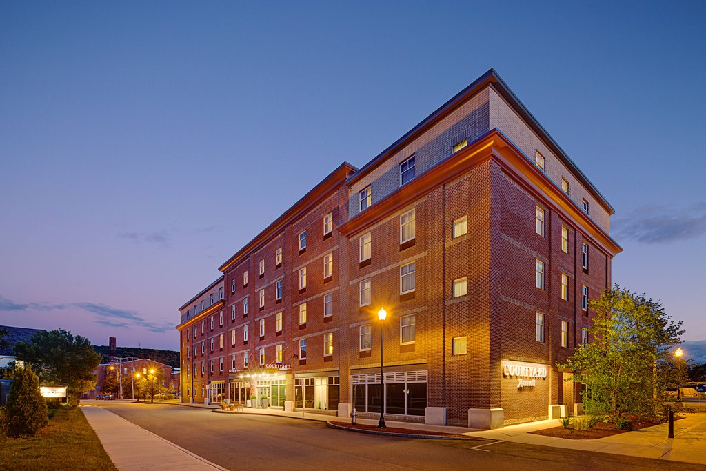 Pet Friendly Courtyard By Marriott Keene Downtown in Keene, New Hampshire