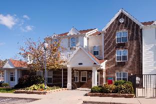 Pet Friendly Towneplace Suites By Marriott Cleveland Airport in Middleburg Heights, Ohio