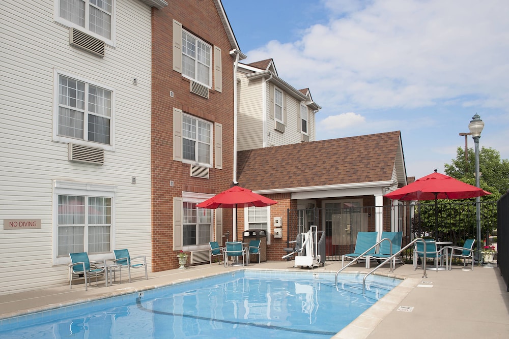 Pet Friendly Towneplace Suites By Marriott Indianapolis Park 100 in Indianapolis, Indiana