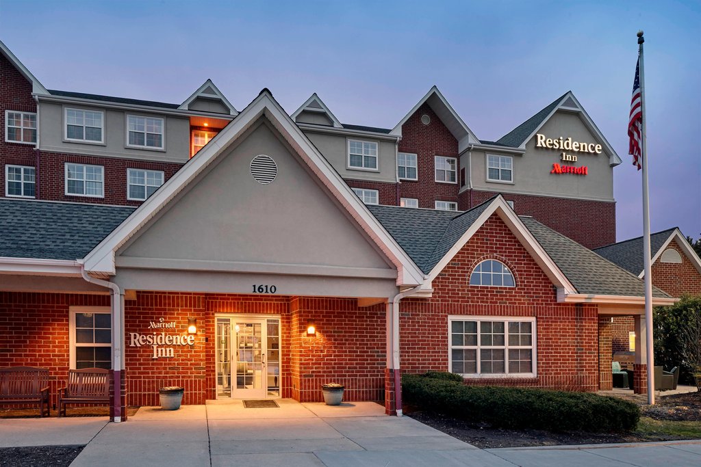 Pet Friendly Residence Inn By Marriott Chicago Schaumburg/woodfield Mall in Schaumburg, Illinois