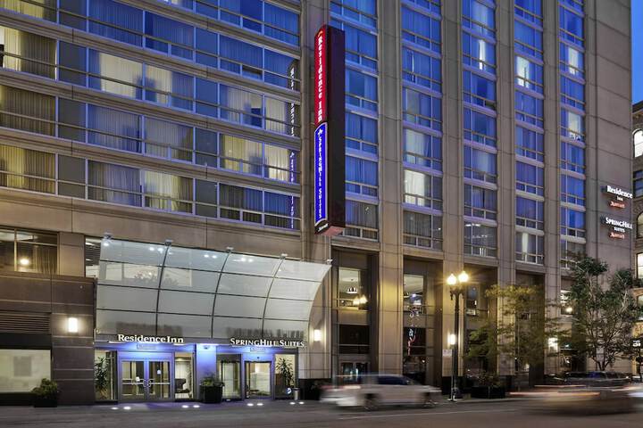 Pet Friendly Residence Inn By Marriott Chicago Downtown/river North in Chicago, Illinois