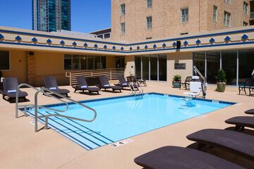 Pet Friendly Courtyard By Marriott Fort Worth Downtown/blackstone in Fort Worth, Texas