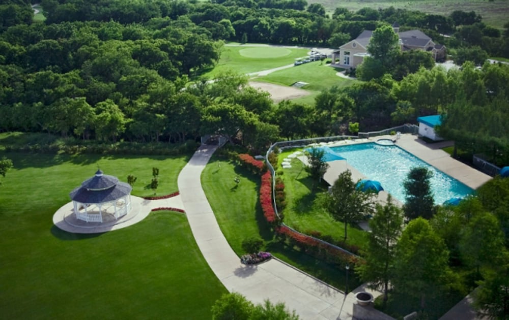 Pet Friendly Dallas/fort Worth Marriott Hotel & Golf Club At Champions Circle in Fort Worth, Texas