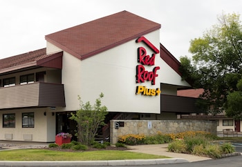 Pet Friendly Red Roof PLUS+ Pittsburgh South - Airport in Pittsburgh, Pennsylvania