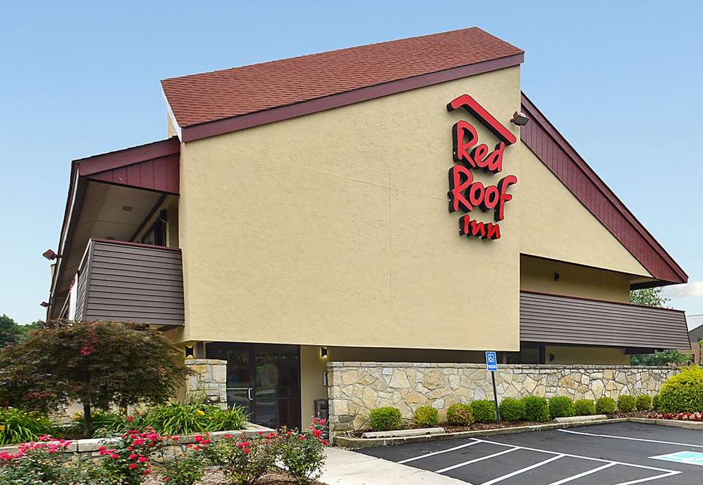 Pet Friendly Red Roof Inn Cleveland East - Willoughby in Willoughby, Ohio