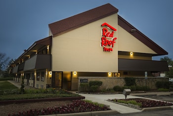 Pet Friendly Red Roof Inn Chicago - Joliet in Joliet, Illinois