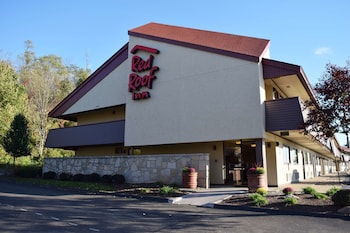 Pet Friendly Red Roof Inn St. Clairsville Wheeling West in Saint Clairsville, Ohio