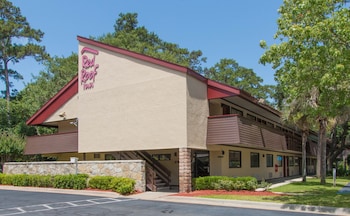 Pet Friendly Red Roof Inn North Charleston Coliseum in North Charleston, South Carolina