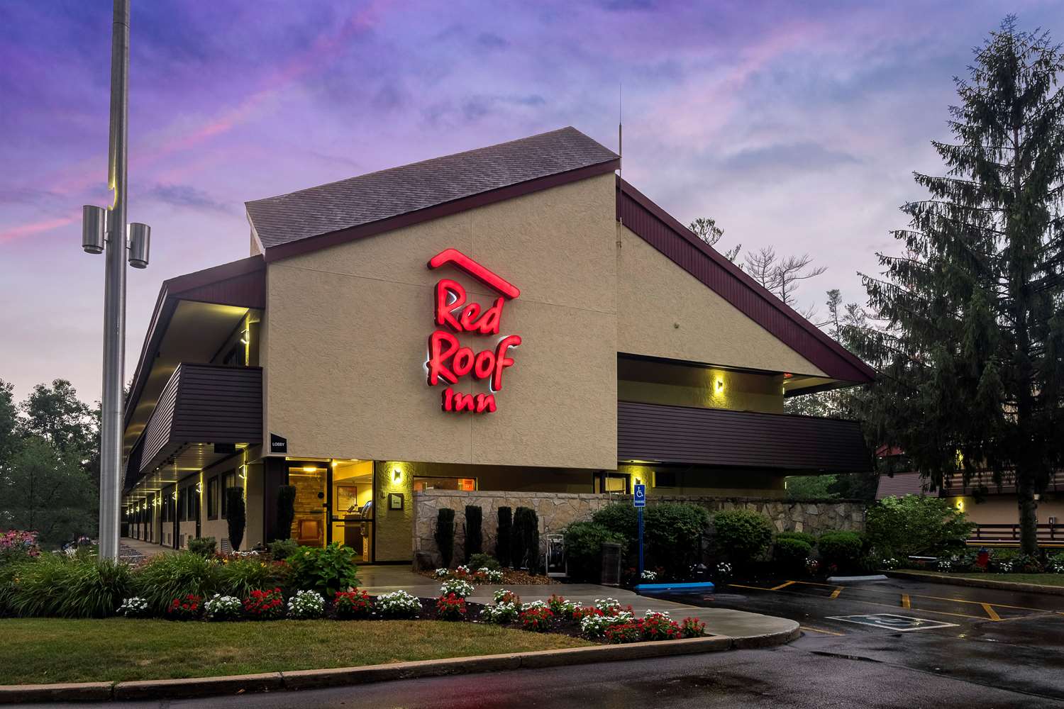 Pet Friendly Red Roof Inn Salem in Salem, New Hampshire