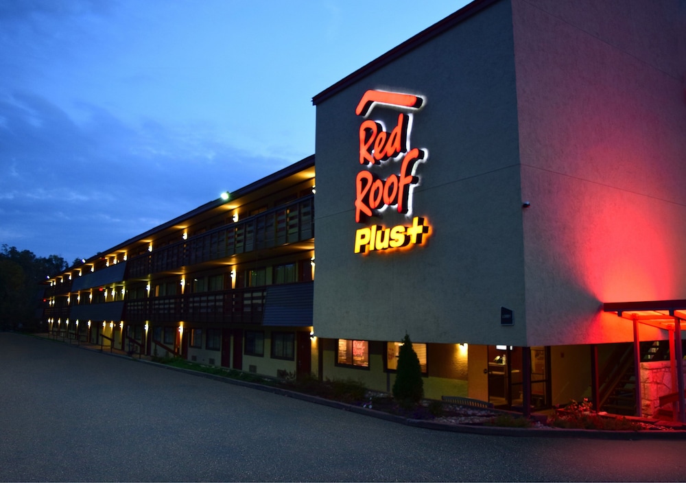 Pet Friendly Red Roof PLUS+ Pittsburgh East - Monroeville  in Monroeville, Pennsylvania