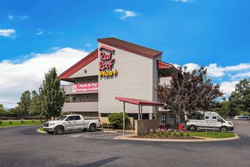 Pet Friendly Red Roof Inn Nashville Airport in Nashville, Tennessee