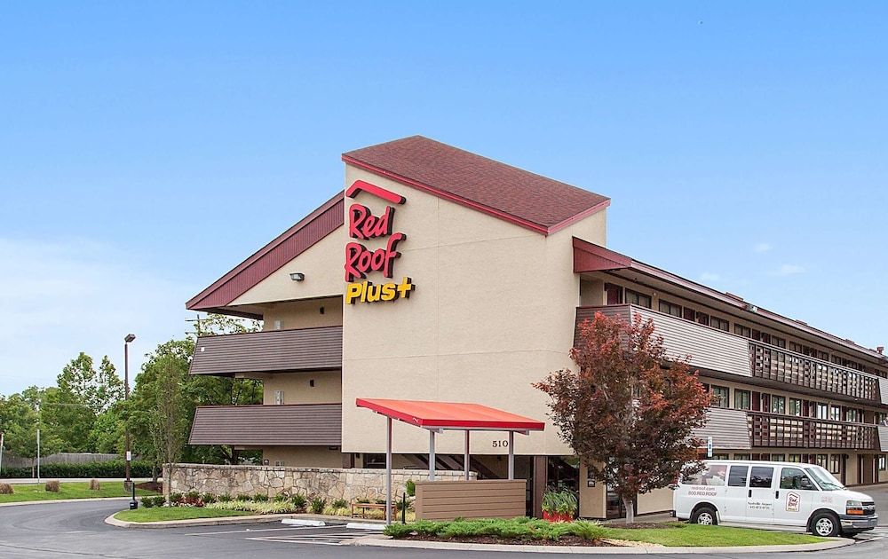 Pet Friendly Red Roof Inn Nashville Airport in Nashville, Tennessee