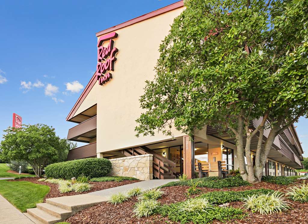 Pet Friendly Red Roof Inn Johnson City in Johnson City, Tennessee