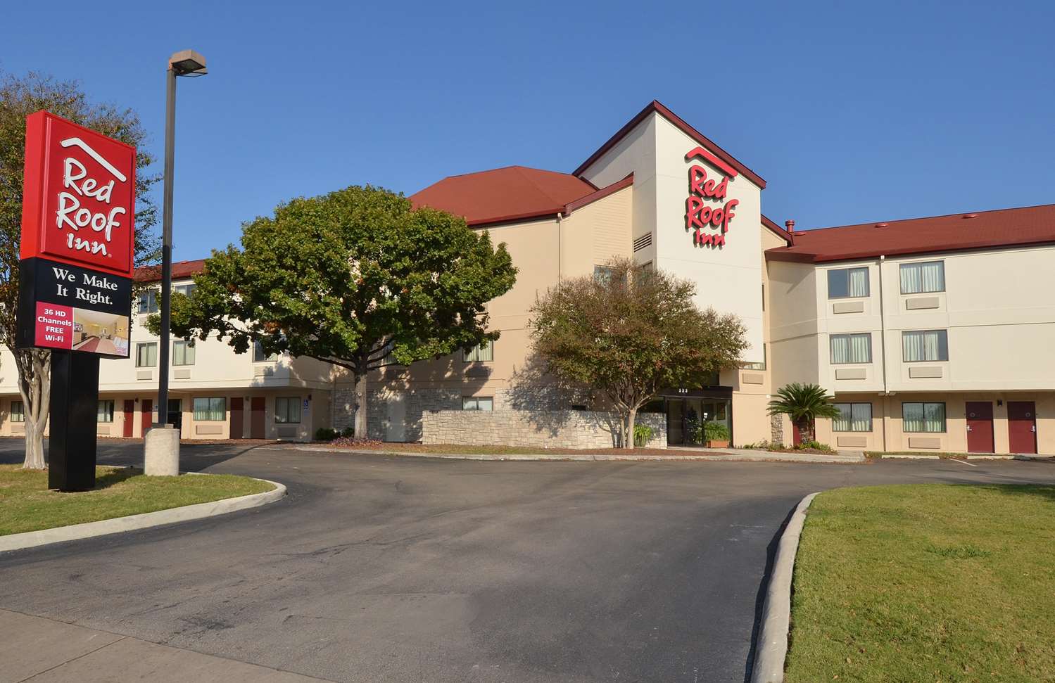 Pet Friendly Red Roof Inn San Antonio - Airport in San Antonio, Texas