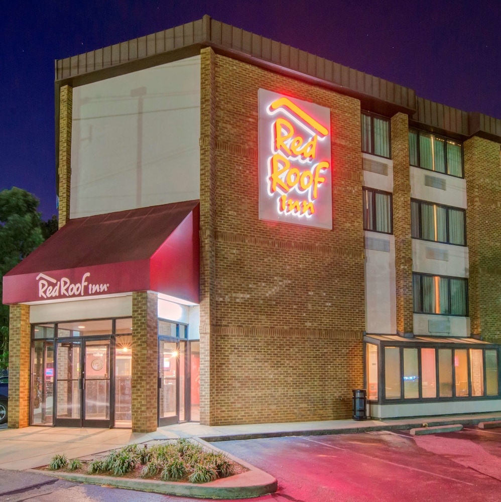 Pet Friendly Red Roof Inn Raleigh Southwest - Cary in Cary, North Carolina
