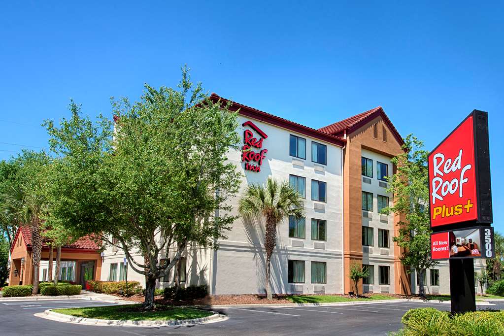 Pet Friendly Red Roof PLUS+ Gainesville in Gainesville, Florida
