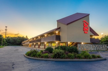 Pet Friendly Red Roof Inn Kalamazoo East in Kalamazoo, Michigan