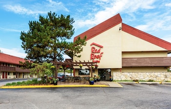 Pet Friendly Red Roof Inn Grand Rapids in Grand Rapids, Michigan